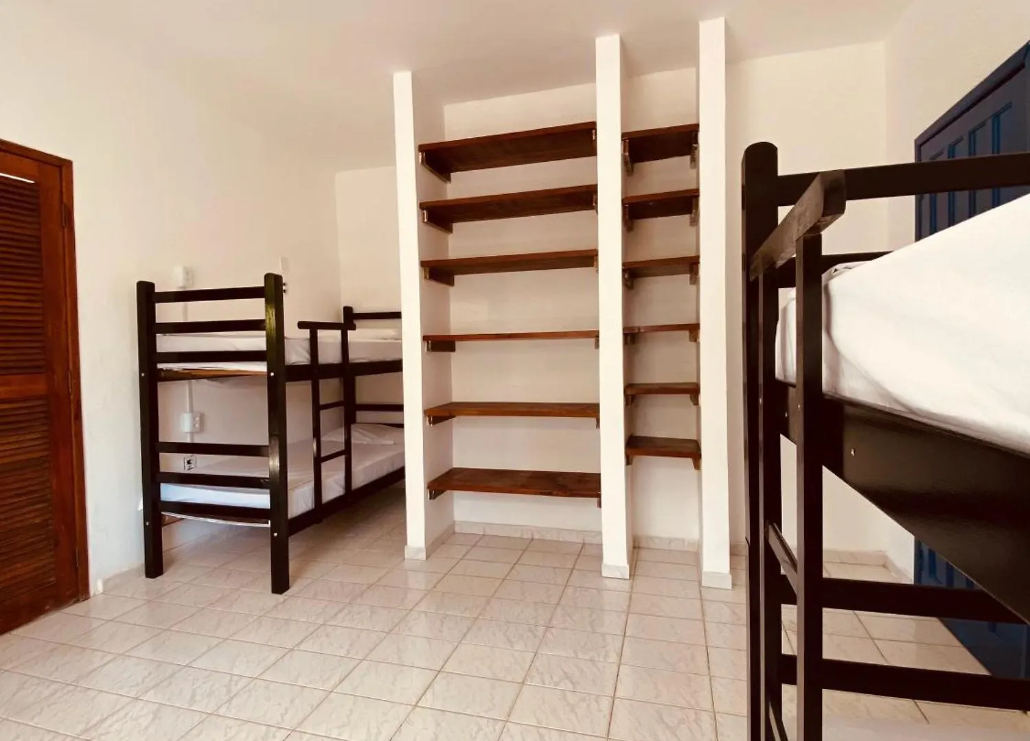 Adios Amigos Hostel 塞古罗港